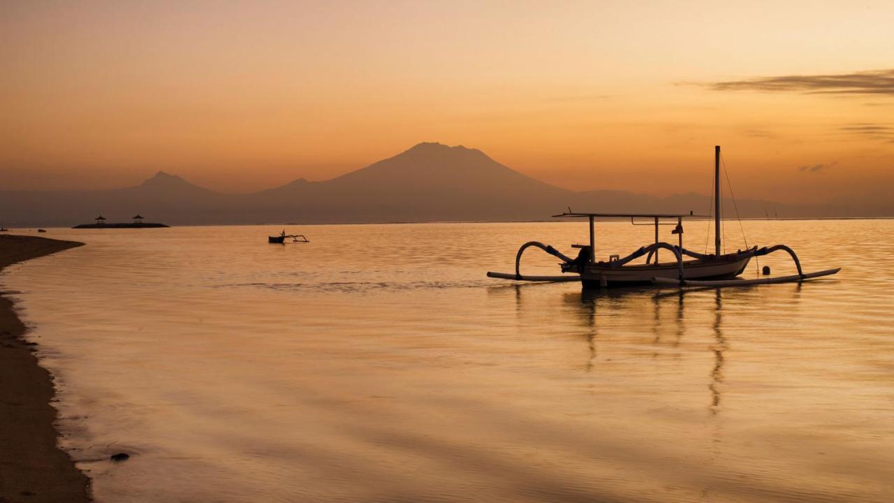 Maya Sanur Resort & Spa Εξωτερικό φωτογραφία Sunset over Mount Agung